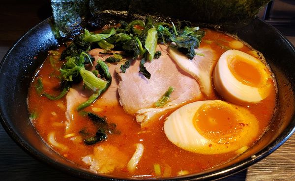 「美辛ラーメン2辛、味玉トッピング」@ラーメン 萩原家 藤沢店の写真