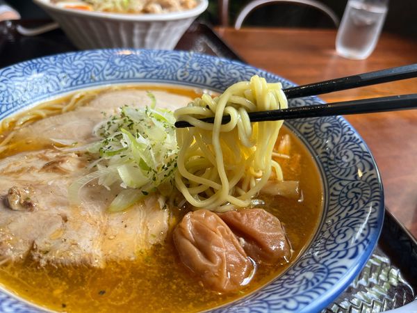 「梅塩チャーシュー麺　980円」@麺カフェ ダボハウスの写真