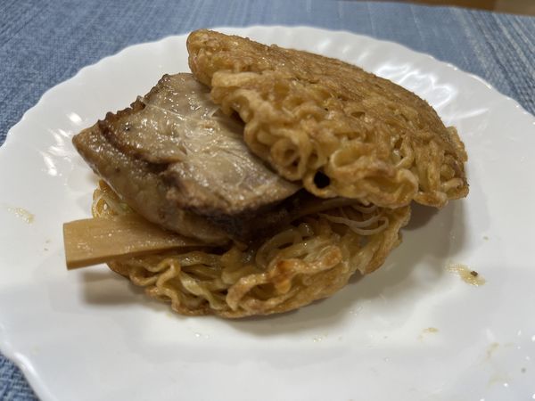 「ラーメンバーガー」@ふるさと亭の写真