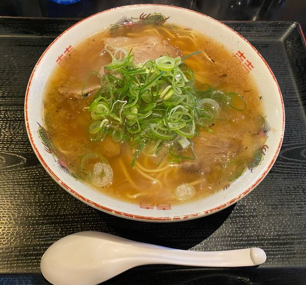 「ラーメン(白)🍜🥢」@炭火屋 もり平の写真