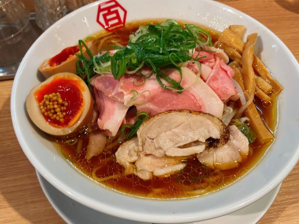 「全部のせ肉汁中華そば」@百年本舗 秋葉原総本店の写真