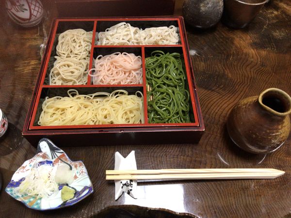「五色そば(+鴨ロース焼き、そば焼きみそ、板わさ)」@手打ちそば・うどん 駒形 蕎上人の写真