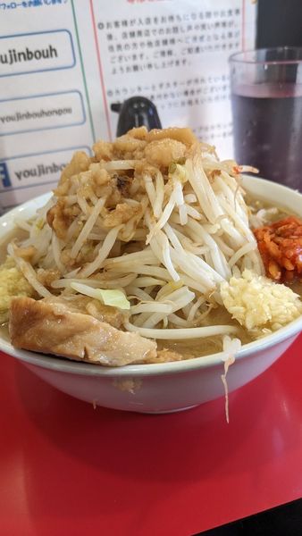 「ラーメン(野菜ニンニクアブラショウガ辛玉)」@用心棒 本号の写真