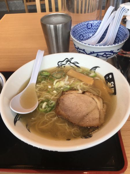 「中華そば塩＋チャーシュー飯」@松戸中華そば 富田食堂 東千葉店の写真