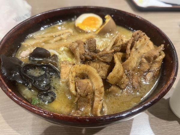 「炙り豚盛り味噌らーめん味玉入り」@一期一会 札幌みその ららぽーと湘南平塚店の写真