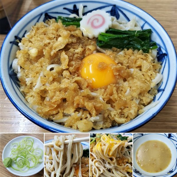 「冷やしたぬきそば＋生卵＝650円」@翁そばの写真