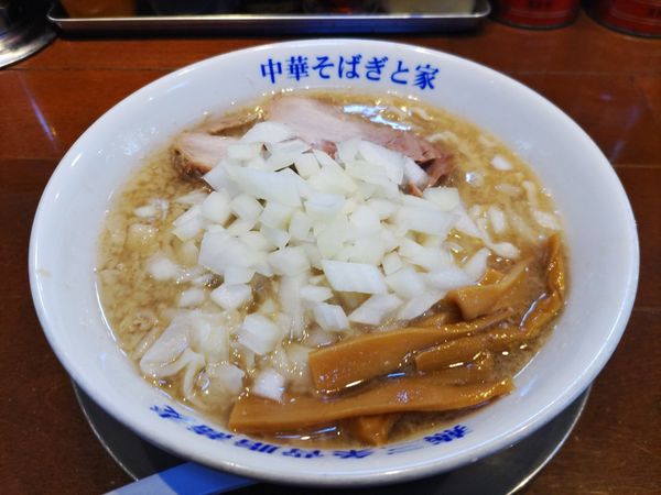 「背脂煮干しそば・玉ねぎ多め・手揉みあり」@燕三条中華そば ぎと家 武里本店の写真