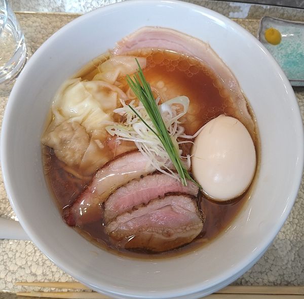 「中華蕎麦（醤油）特上+焼売」@宍道湖しじみ中華蕎麦 琥珀 池袋店の写真