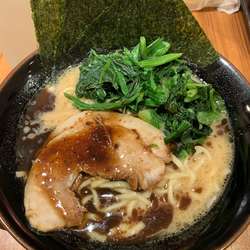 黒家系ラーメン＋ほうれん草