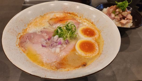「味玉地鶏白湯らぁ麺　炙りチャーシュー丼」@Ramen Afro Beatsの写真