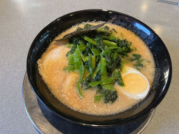 「嵐げんこつらぁめん　ほうれん草」@らあめん花月嵐 志村店の写真