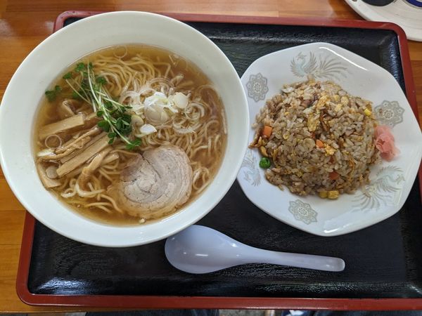 「正油らーめん＋半チャーハン（ランチ・780円）」@麺屋 なりたの写真