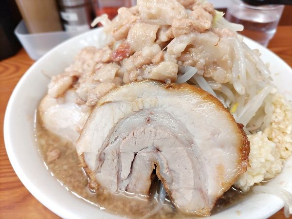 「ラーメン（麺少なめヤサイニンニクアブラ）」@ラーメン二郎 亀戸店の写真