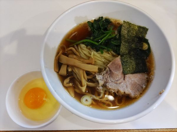 「朝らぁめん+生玉子」@らぁめん ほりうち 新橋店の写真