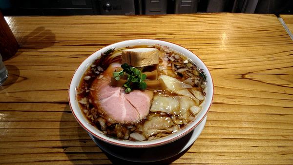 「八王子中華そば800円+ワンタン200円」@いしかわやの写真