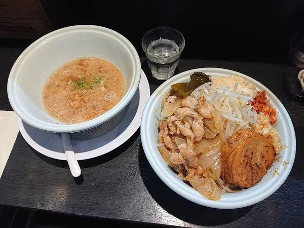「タモリ流生姜焼き二郎系つけ麺」@らーめん 三極志の写真