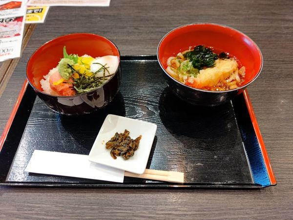 「一鮮日替り丼物(冷たい天ぷらうどん＋クワトロ丼)900円」@海鮮茶屋 一鮮の写真