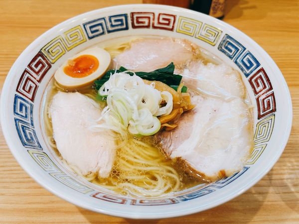 「豚とカツオの塩中華そば」@ほっこり中華そば もつけの写真