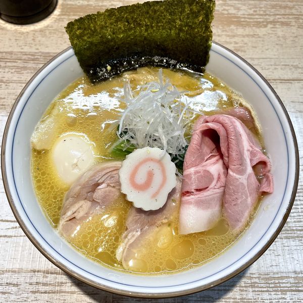 「＜気まぐれ限定＞ 四つ葉ホワイト￥1000」@中華そば 四つ葉の写真