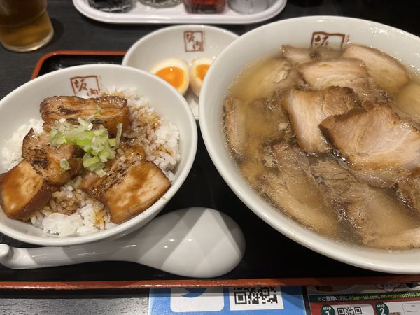 「塩味の焼豚ラーメン&炙り焼豚ご飯セット」@喜多方ラーメン 坂内 内幸町ガード下店の写真