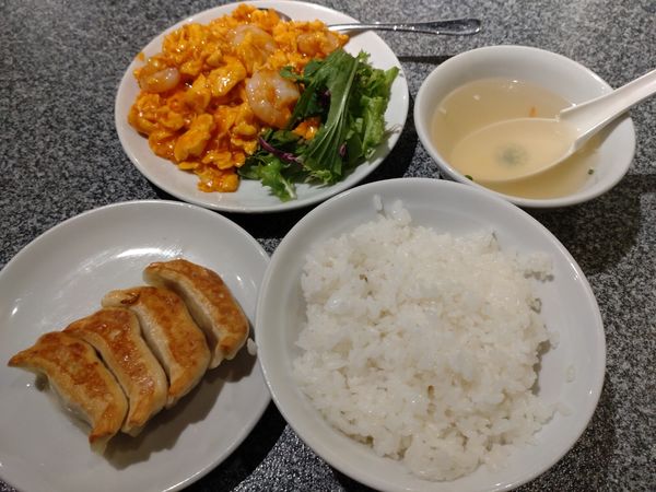 「（月曜限定）エビ玉チリソースランチ　１０００円　※」@天鴻餃子房 大手町店の写真