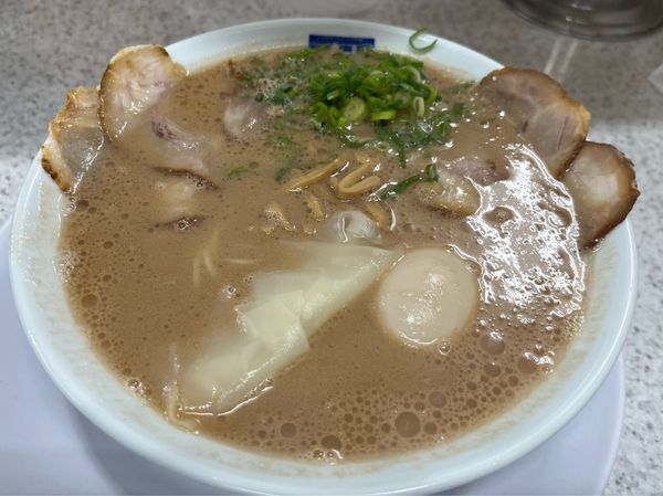 「魁龍全部のせラーメン」@魁龍 博多本店の写真