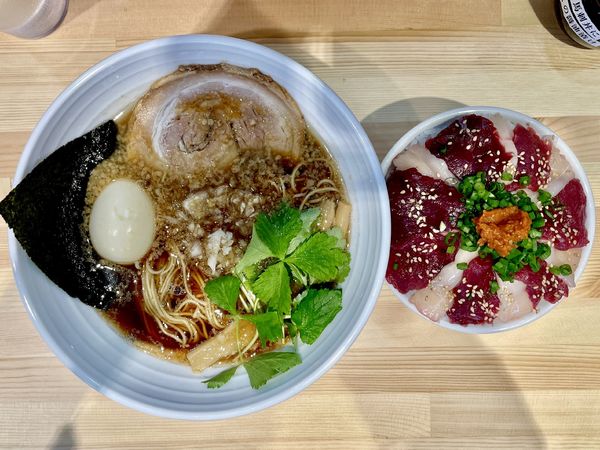 「ラーメン＋ミニ馬刺丼（セット）」@鮮馬刺よかもん市場 美盛の写真