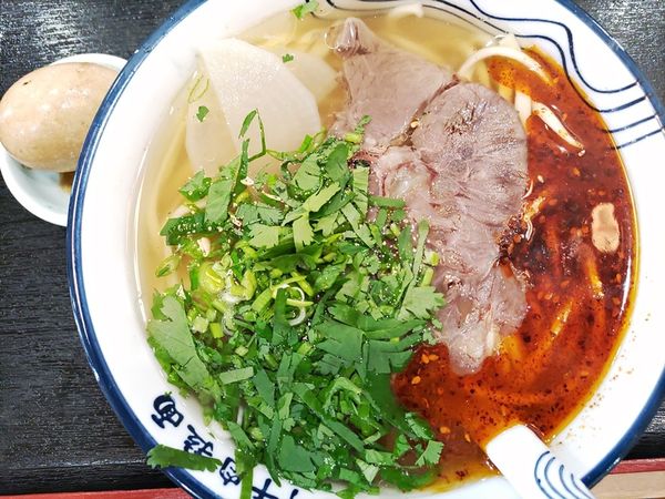 「蘭州牛肉面（蕎麦棱）＋茶葉蛋」@中國西北料理 蘭州・牛肉麺 一盛の写真