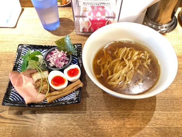 「【三周年限定麺】ニボシオールスターズ + 【限定】替玉」@中華そば 麺壁九年 本店の写真