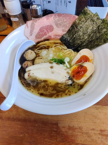 「特製濃厚焦がしニンニク鶏白湯そば」@麺屋 ゆるり。の写真