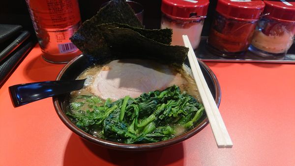 「ラーメン（普通）麺固め　濃いめ　油多め」@横浜ラーメン 斎藤家の写真