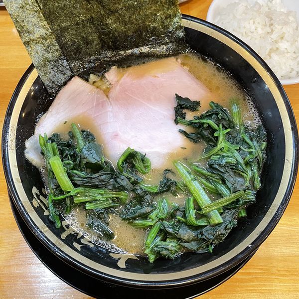 「ラーメン750+ほうれん草150+白飯無料」@横浜家系ラーメン 大神家の写真