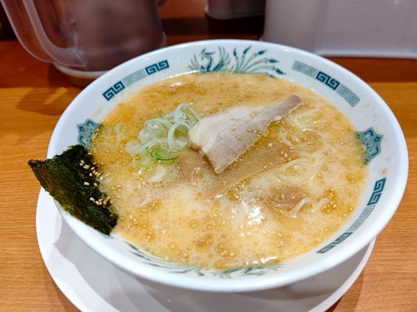 「とんこつラーメン(並盛・140g)480円」@日高屋 イーサイト高崎店の写真