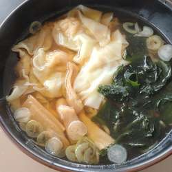 醤油ワンタン麺