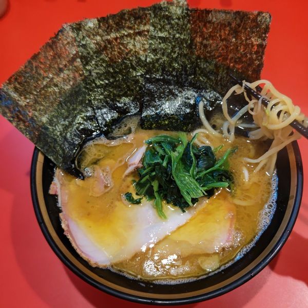 「ラーメン(800円)」@横浜家系総本山 吉村家直系店 ラーメン内田家の写真