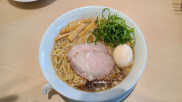 「背脂醤油らぁ麺」@らぁ麺 はやし田 入間店の写真