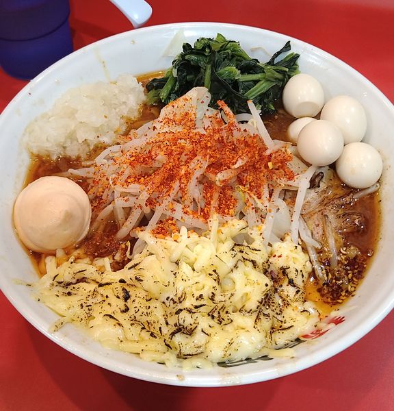 「辛いらーめん小+炙りチーズ､うすら､ほうれん草､玉ねぎ+アレ」@麺屋 桐龍 久喜店の写真