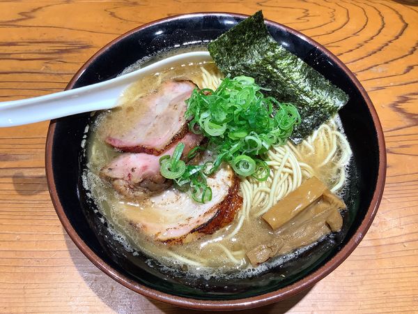 「【限定】拳骨チャーシュー中華蕎麦 + 炭火焼油の和え玉」@中華蕎麦 ひら井の写真