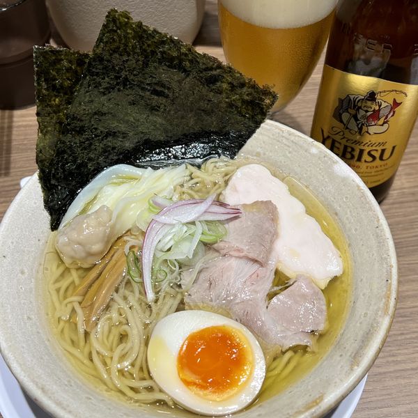 「塩らあめん 上＋エビス小ビン」@Homemade Ramen 麦苗 COREDO室町店の写真