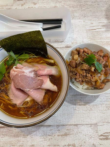 「らーめん肉丼」@中華そば 四つ葉の写真