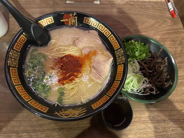 「ラーメン🍜🥢😋(追加ねぎ･きくらげ･オスカランの酸味)」@一蘭 新宿歌舞伎町店の写真