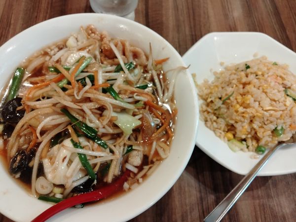 「肉野菜ラーメン＋半チャーハン」@中華料理 谷記 錦糸町南口店の写真