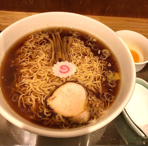 「中華麺大盛1050円　生卵60円」@三鷹大勝軒の写真