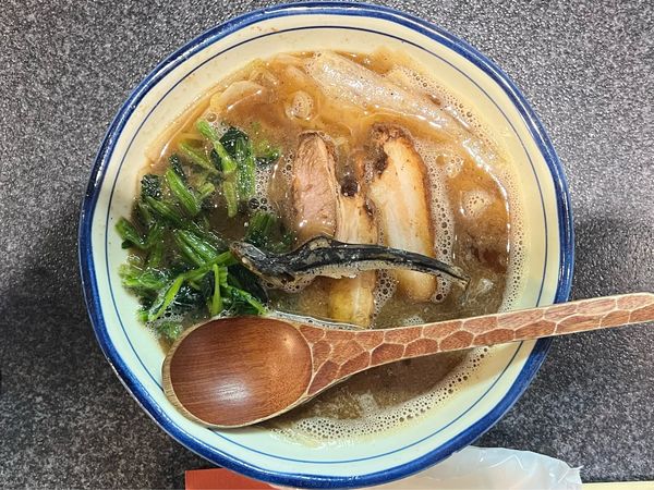 「かけ(並)」@烈志笑魚油 麺香房 三くの写真