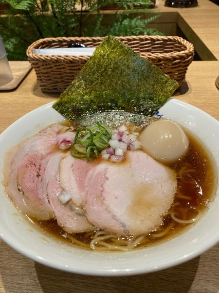 「醤油中華そば」@塩中華そば おかだ なんばラーメン一座店の写真