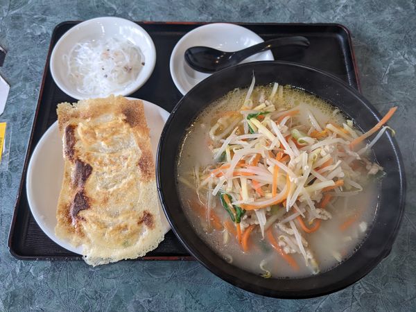 「D.野菜湯麺＋焼き餃子：750円」@食神餃子王の写真