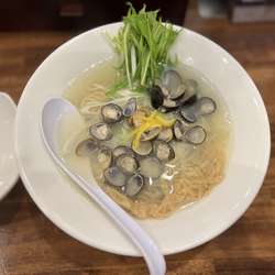 貝出汁しじみそば 940円