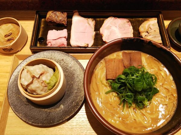 「らぁめん並＋特選全部乗せ焼売Ver.　1500＋1200円」@中華蕎麦 とみ田の写真