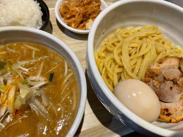 「味玉味噌つけめん／野菜増し（1,170円）,半ライス（80円）」@らーめん 蓮の写真