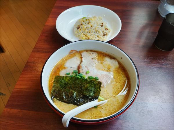 「黒博多ラーメン半チャーハンセット」@博多ラーメン 長浜や 中村橋店の写真